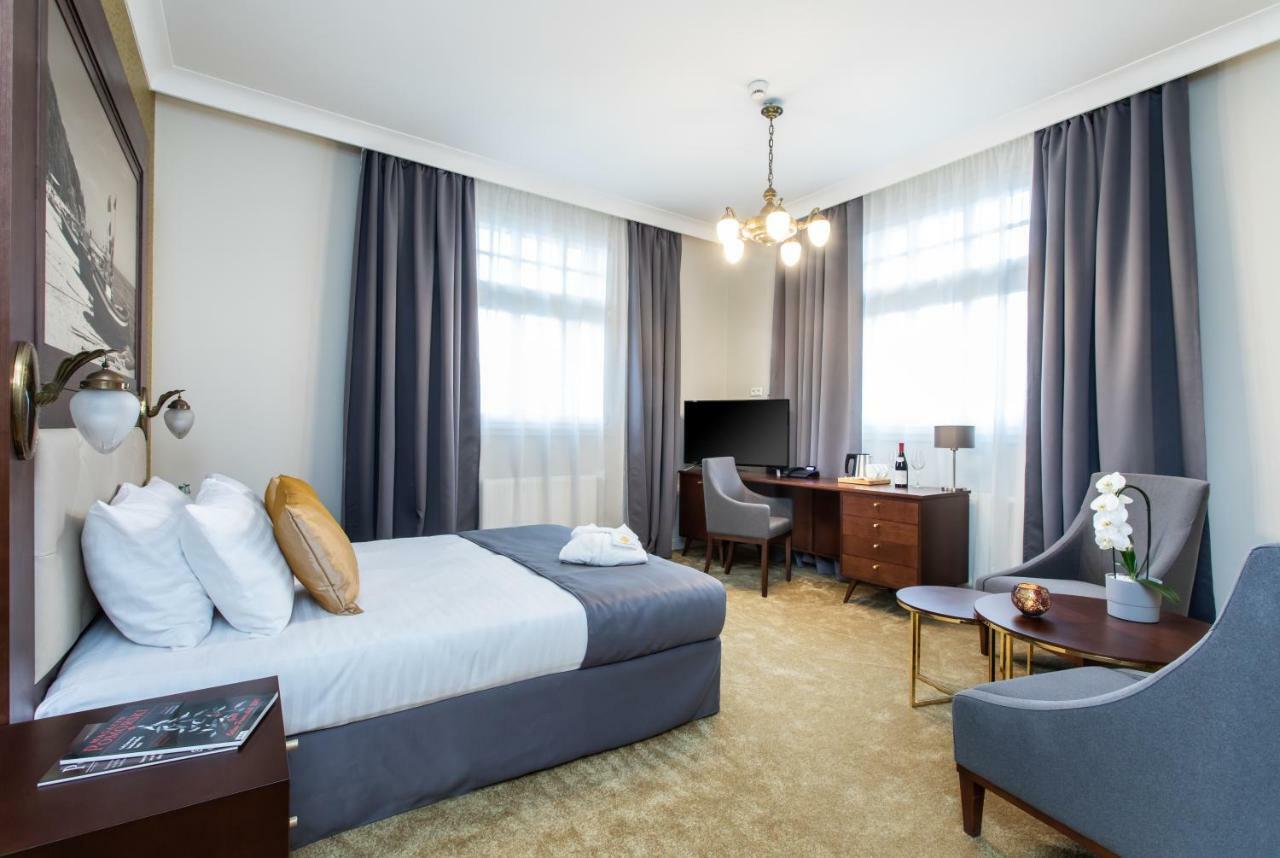 Jakubowy Hotel กดิเนีย ภายนอก รูปภาพ